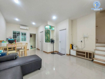 *****ทาวน์เฮ้าส์มือสองย่านเมืองทอง ม.โกลเด้นซิตี้ แจ้งวัฒนะ-เมืองทอง เนื้อที่กว้าง 19 ตร.ว. ฟังก์ชัน 4 ห้องนอน 3 ห้องน้ำ ที่จอดรถ 2 คัน ฟรี! เครื่องปรับอากาศ 4 เครื่อง ลงเสาเข็ม ต่อเติมพร้อมเข้าอยู่ได้ทันที ทำเลเดินทางสะดวก ใกล้รถไฟฟ้าสายสีชมพู "สถานีปากเกร็ด" และจุดขึ้นทางด่วน "อุดรรัถยา" จองเลย!